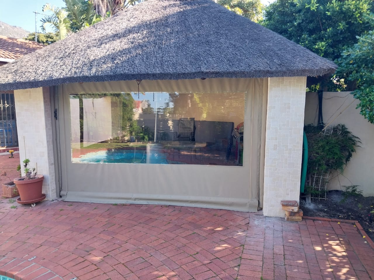 Thatched Lapa Enclosure